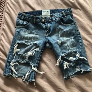 One teaspoon destructed boyfriend shorts